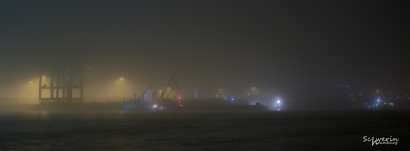 Nebel im Hafen