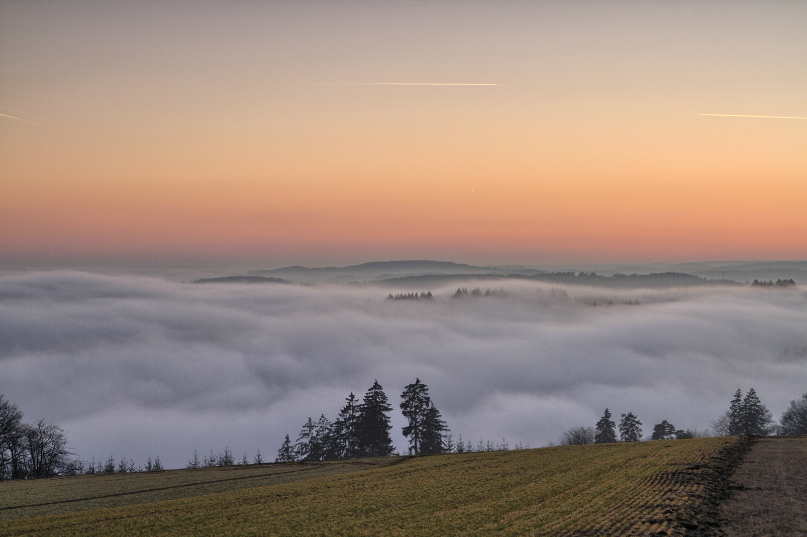 Nebel im Tal des Lessierbachs