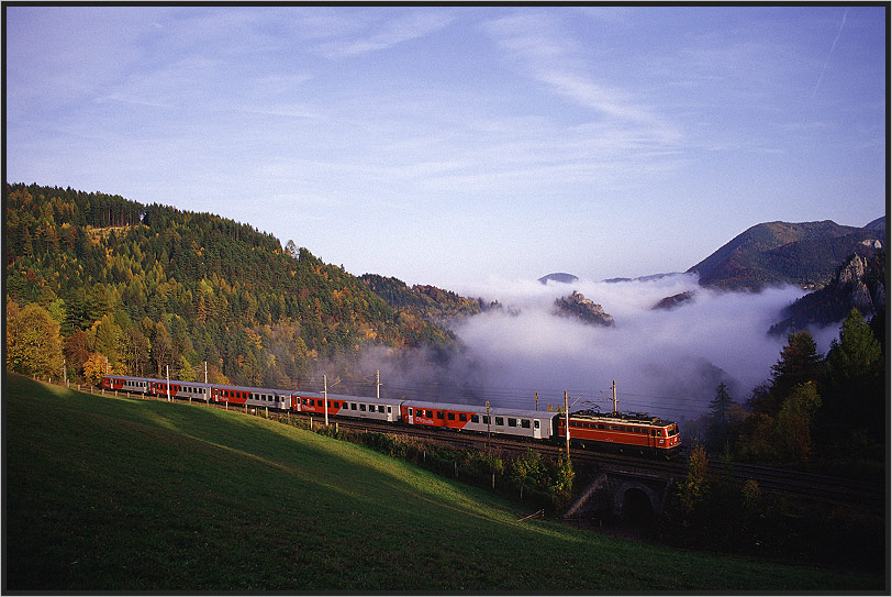 Nebel im Tal - Sonne am Berg