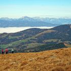 Nebel im Tal, Sonnenschein auf den Bergen 