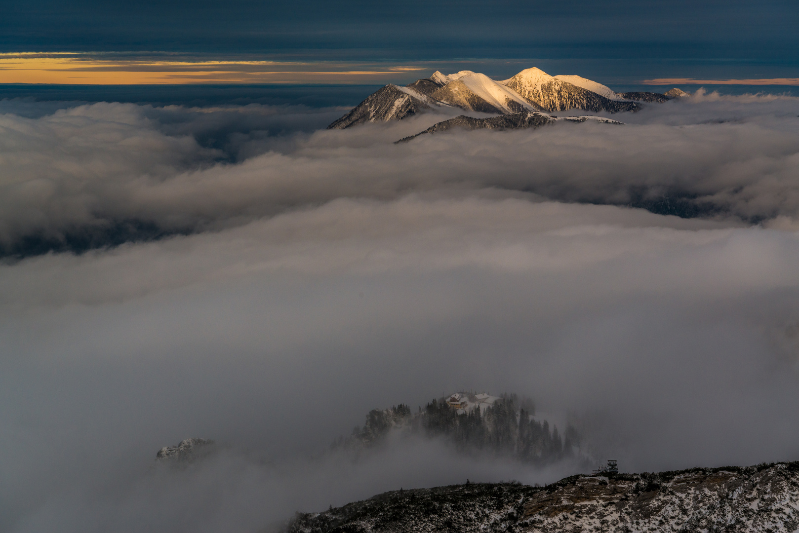 Nebel in den Bergen von Garmisch-Partenkirchen