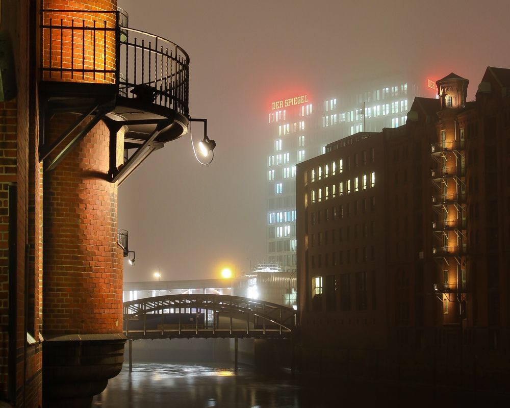 Nebel in Hamburg von Toni Klemm 