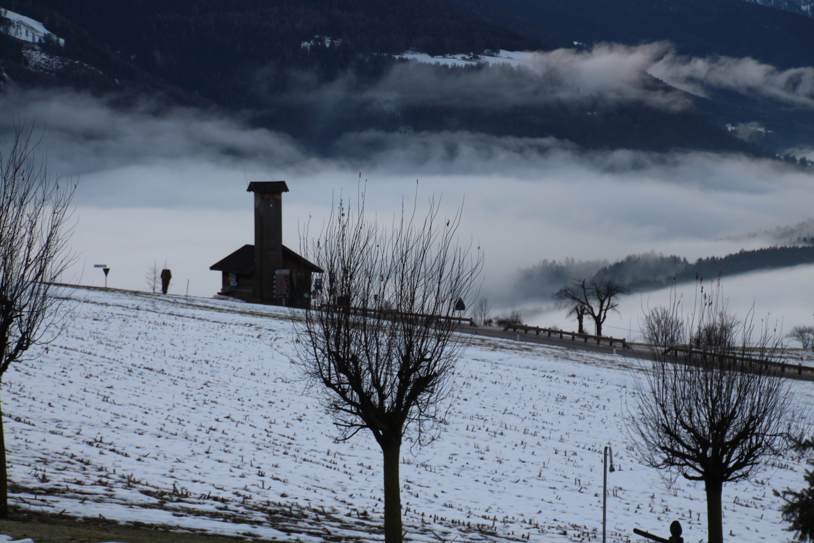 Nebel in Rodeneck in Südtirol 