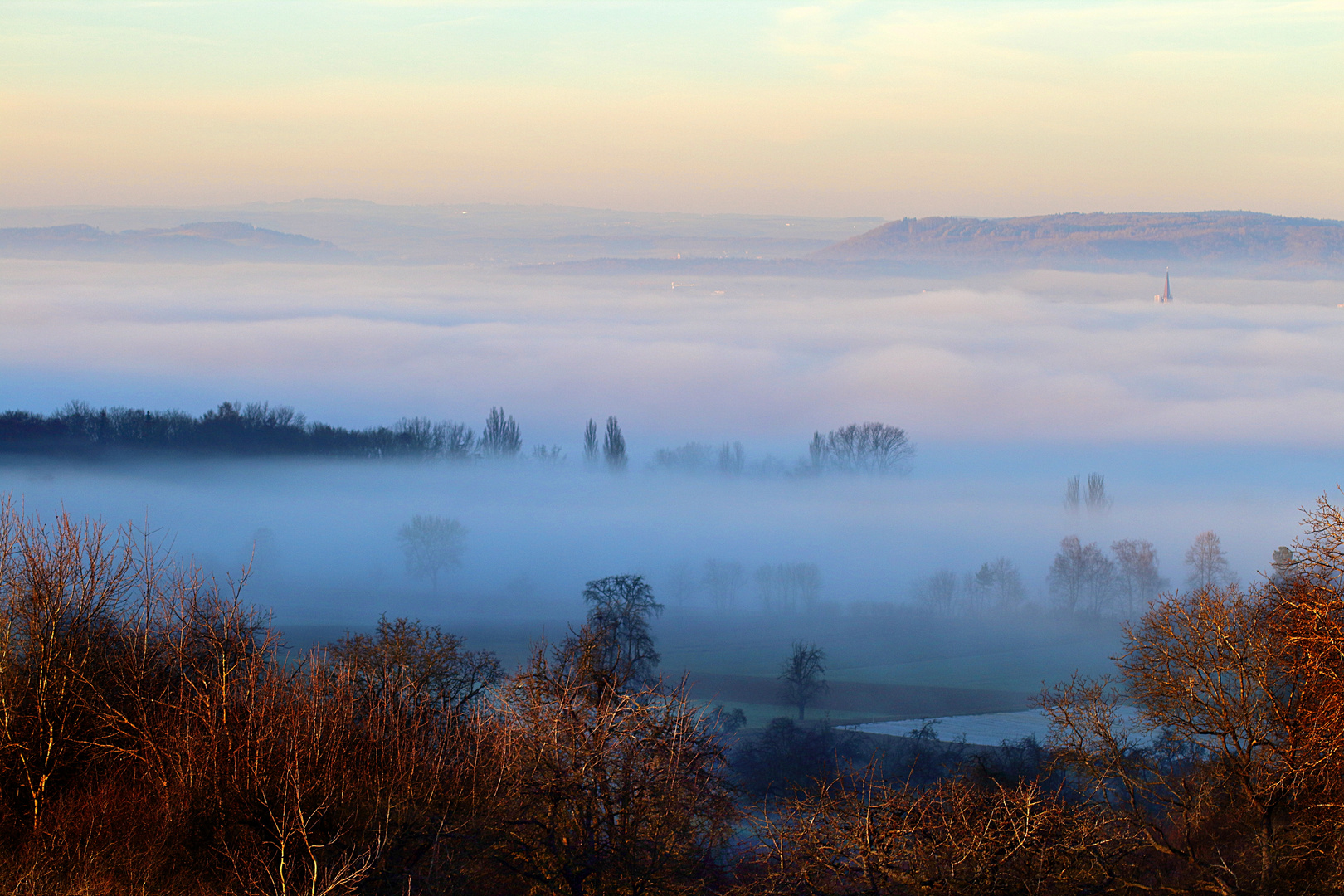 Nebel lässt sein graues Band flattern durch die Lüfte... 