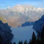 Nebel liegt über dem Obersee