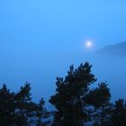 Nebel mit Mond am Lysefjord. (Norwegen)