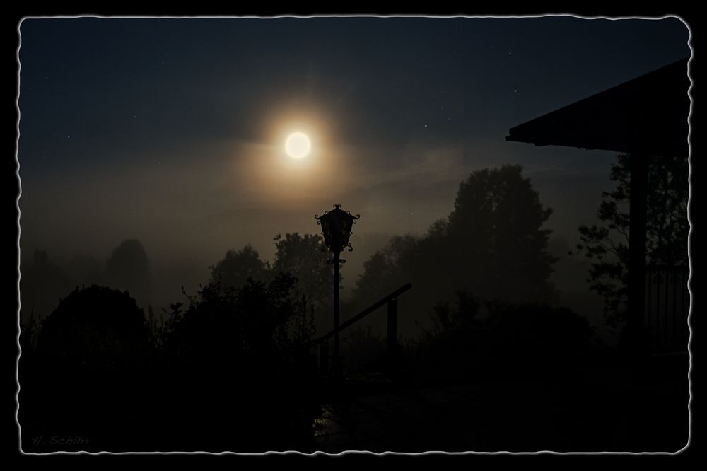 Nebel Mond