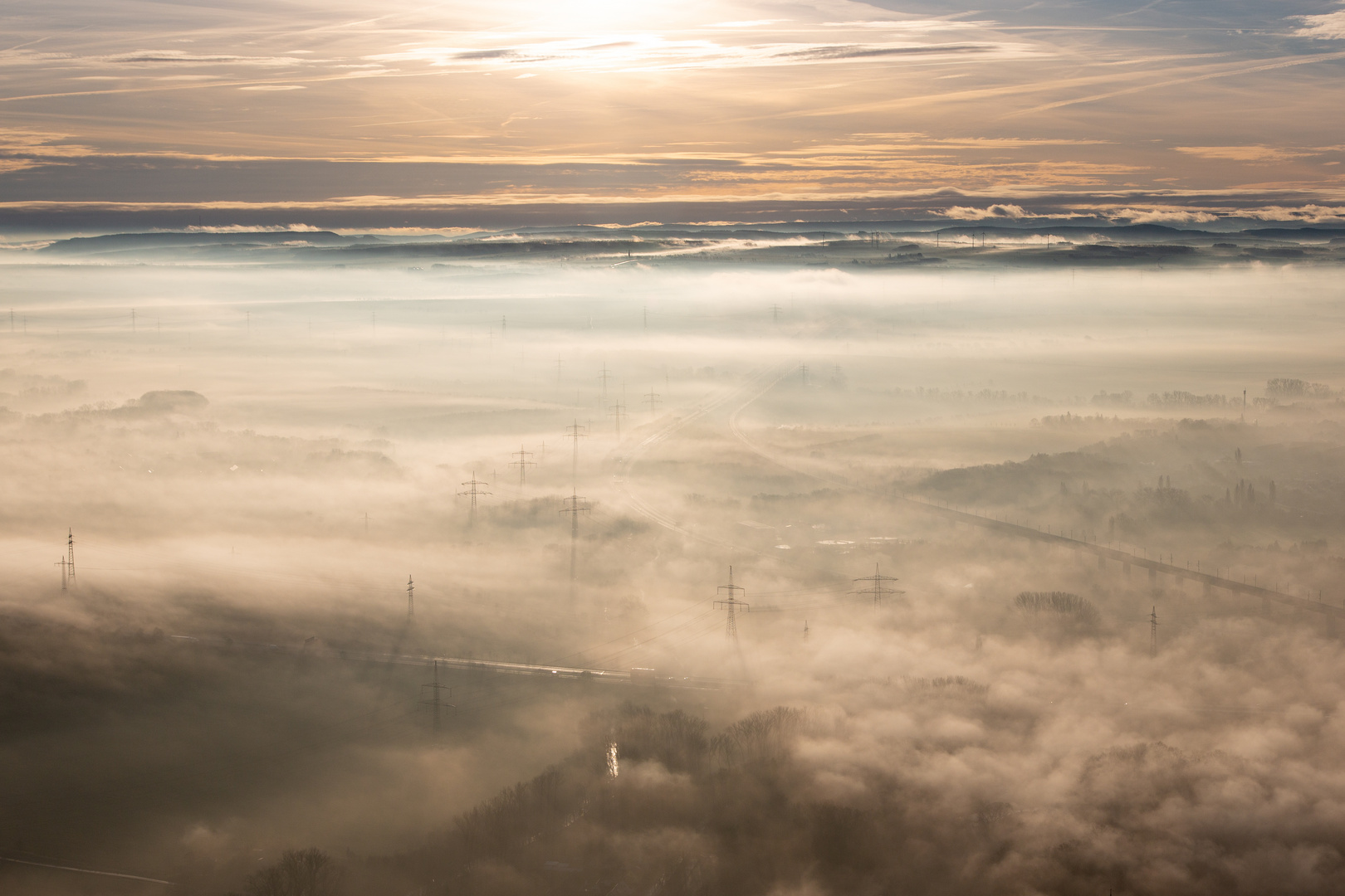 Nebel Strommasten BAB9