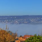 Nebel tief über dem See