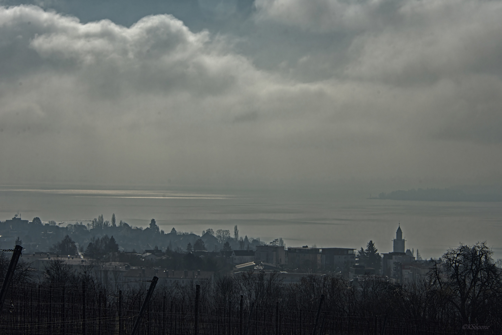 ... Nebel über dem Bodensee in Überlingen / fog over the lake of constance ...