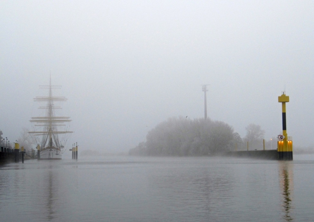 Nebel über dem Fluß