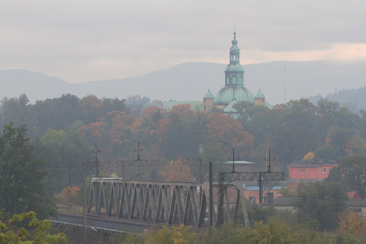 Nebel über dem herbstlichen Jelenia Gora