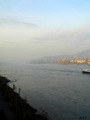 Nebel über dem Rhein I