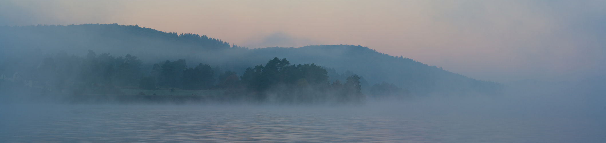 Nebel über dem See