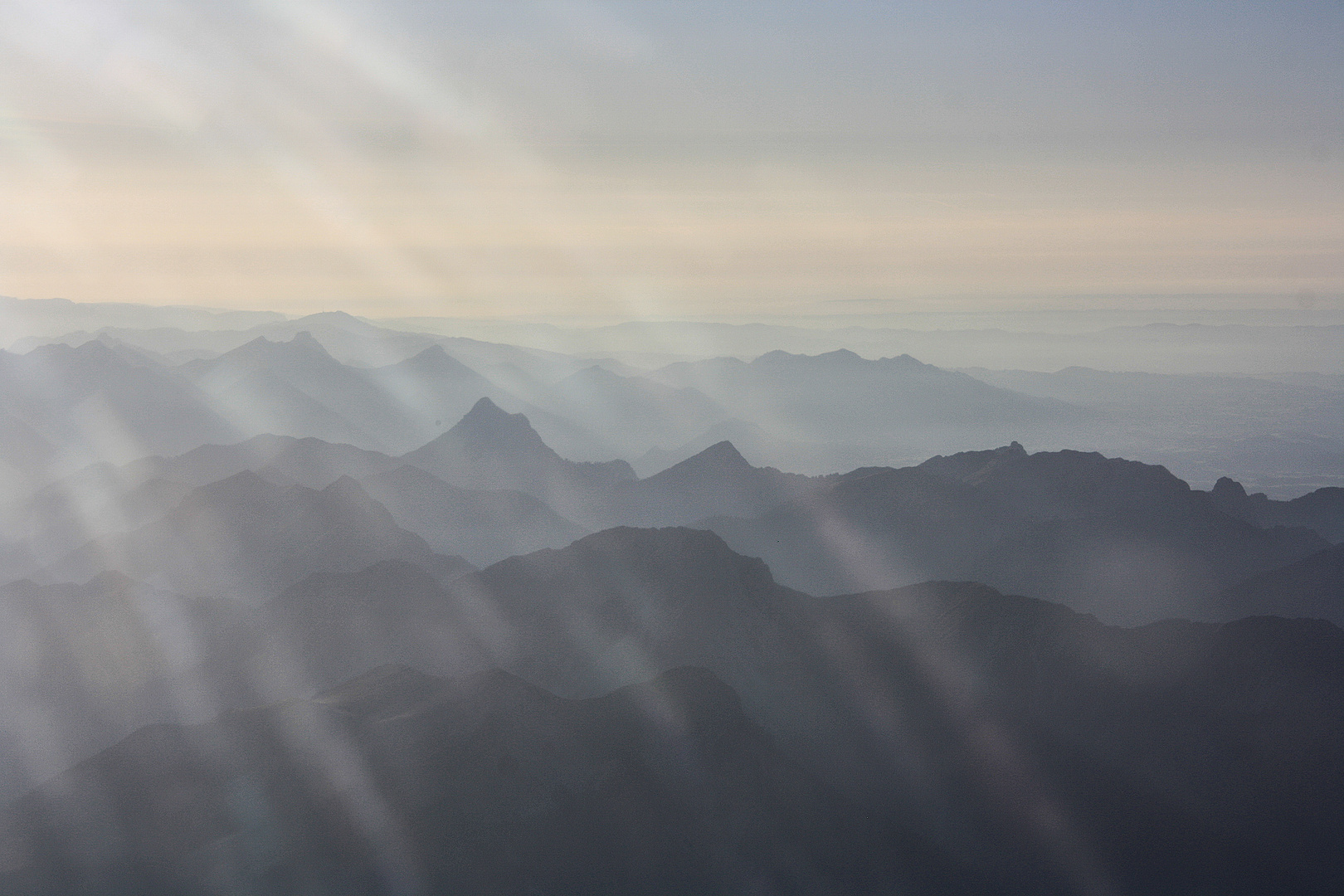 Nebel über den Alpen