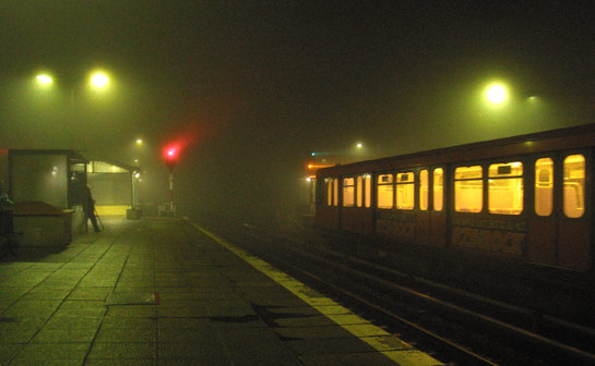 Nebel über den Gleisen