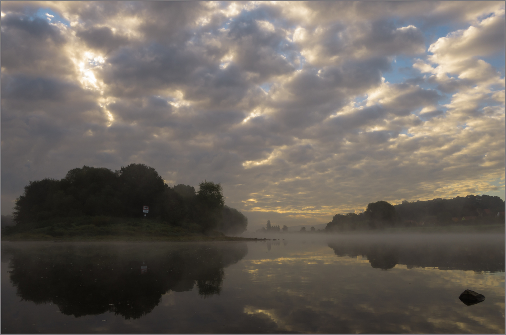 Nebel über der Elbe