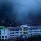 Nebel über der Schule
