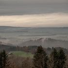 Nebel über Felder und Wälder