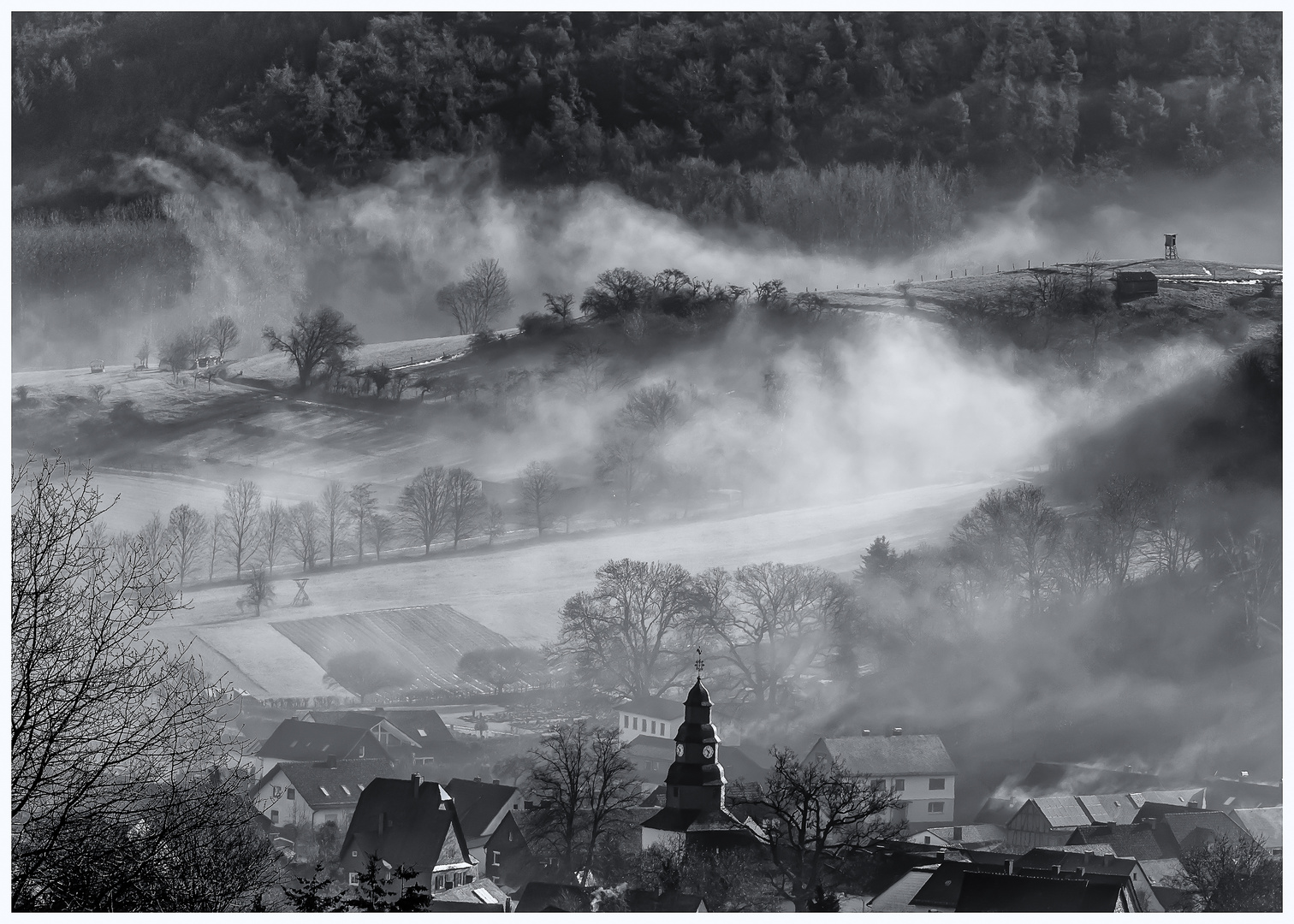 Nebel überm Kirchturm