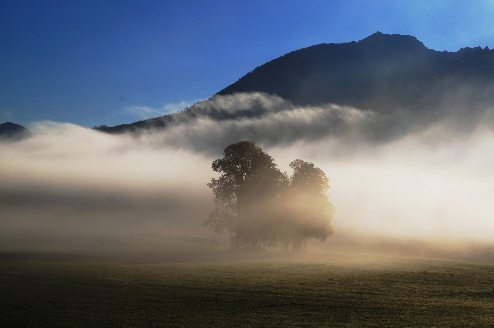 Nebel und Berge