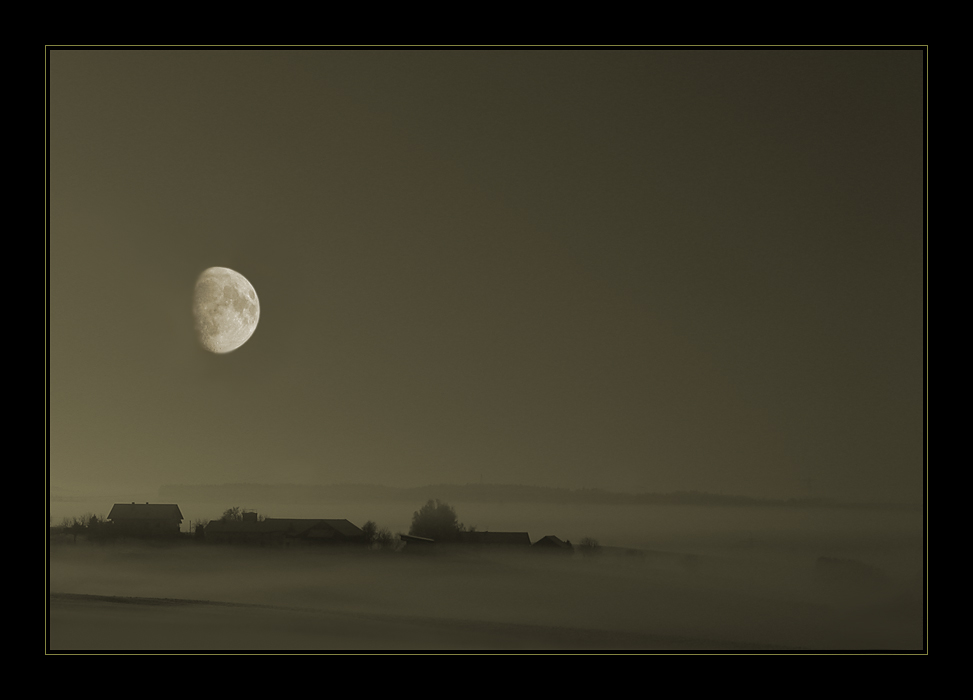 Nebel und Mond im Isartal