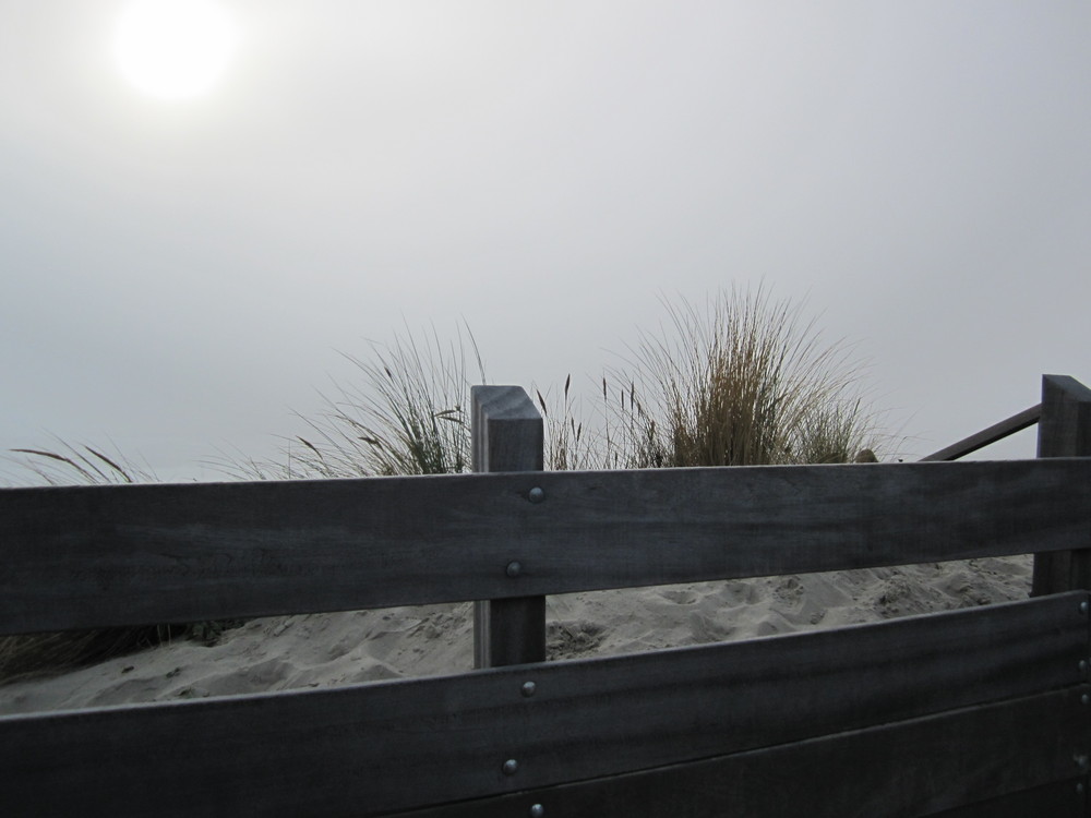 Nebel und Sonne am Strand