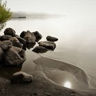 Nebel und Sonne über dem See