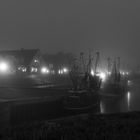 Nebel zieht auf im Hafen von Greetsiel