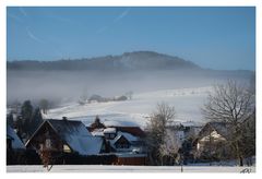 Nebel zieht aus dem Tal hinauf