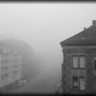 Nebel zieht durch die Straßen