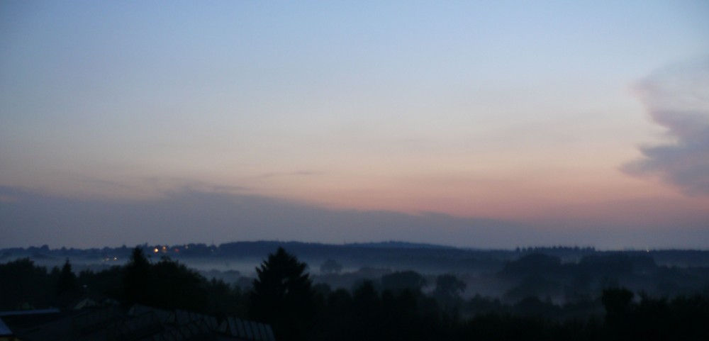 Nebel zwischen den "Bergen" nach Gewitter