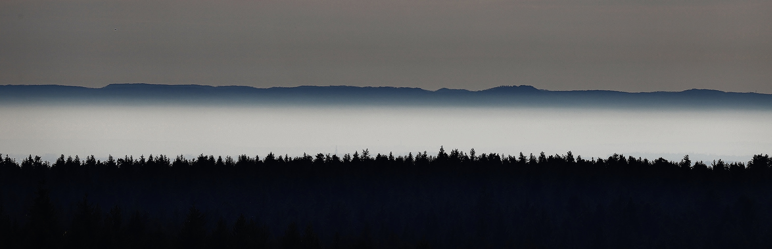 Nebel zwischen den Gebirgen...