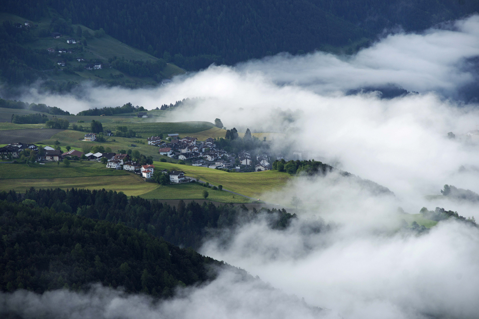 Nebelbänke in Meranzen