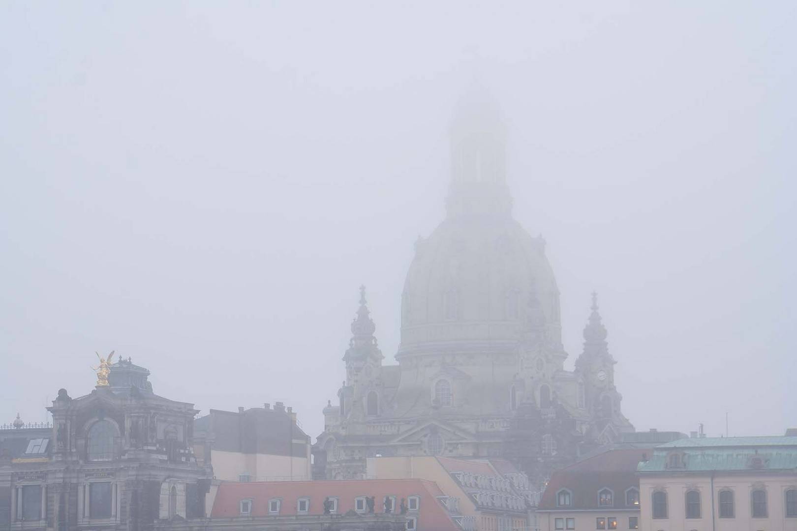 Nebeldresden mit Frauenkirche