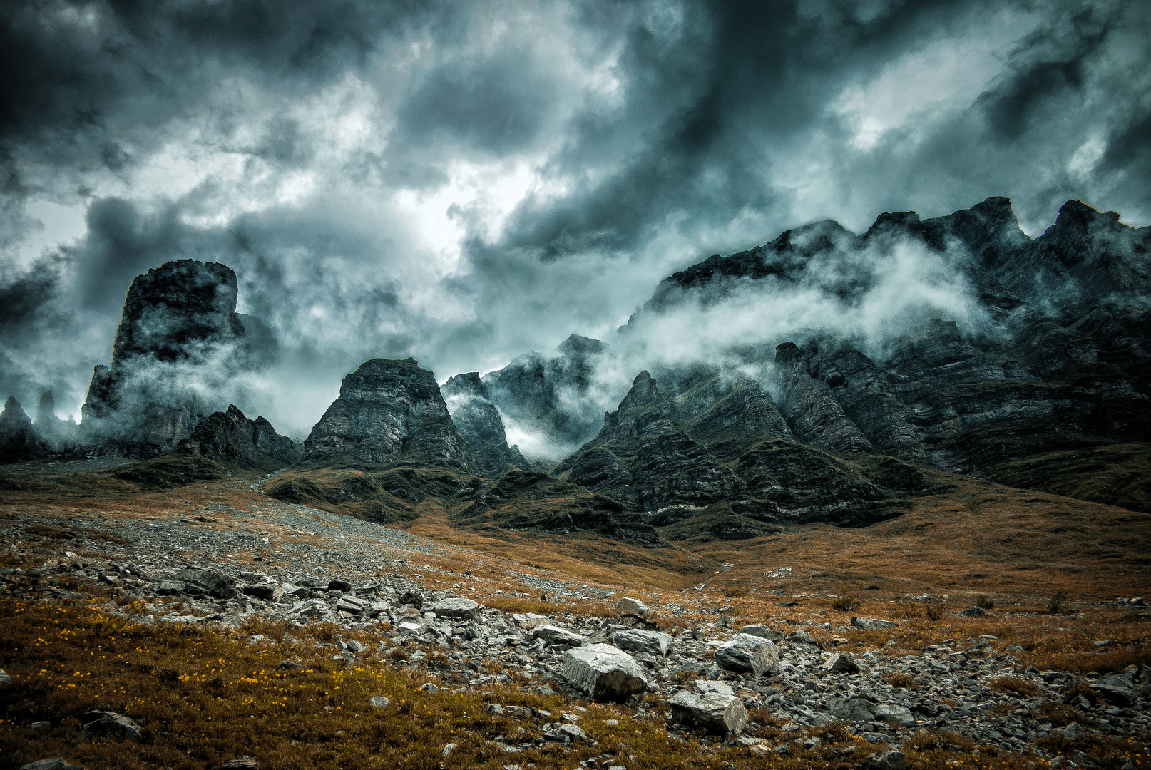 Nebeleinbruch auf dem Klausenpass