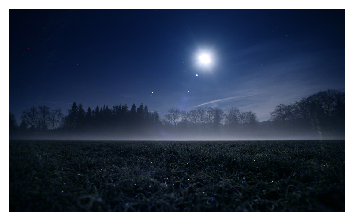 Nebelfeld bei Vollmond