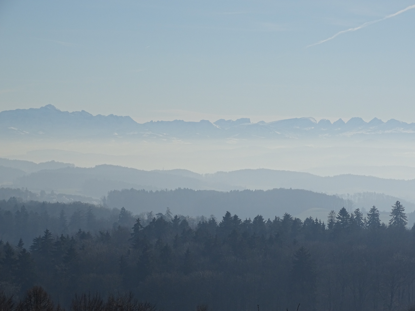 Nebelfelder und Bergspitzen