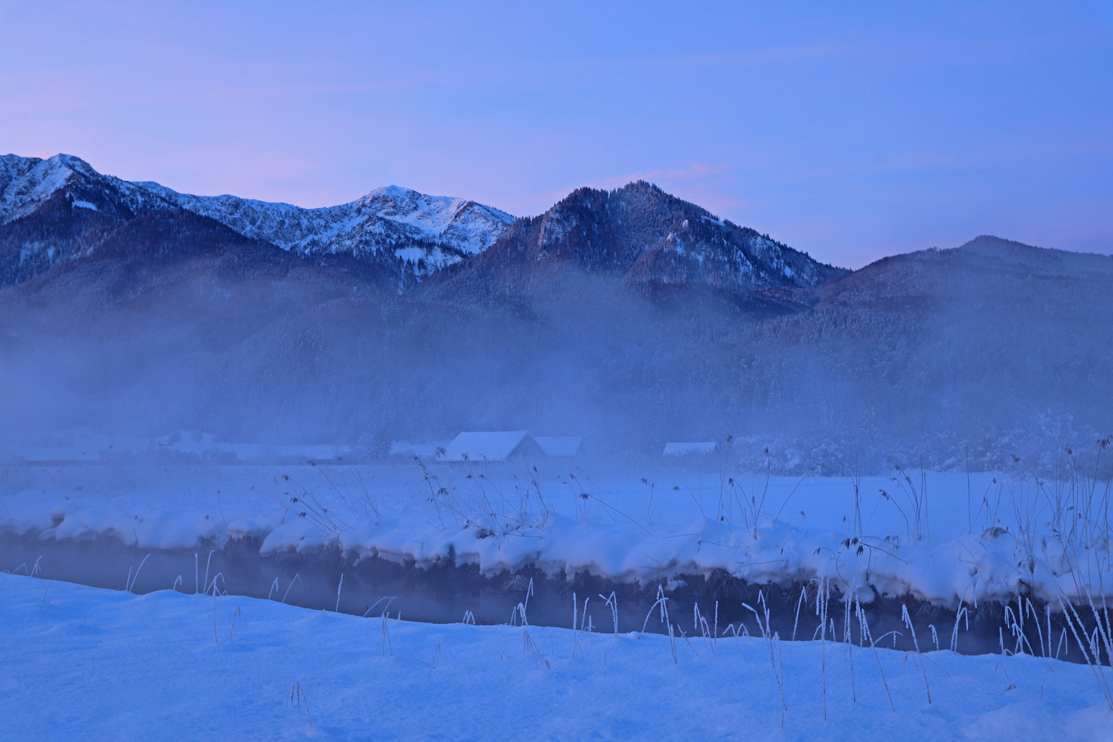 Nebelige Blaue Stunde