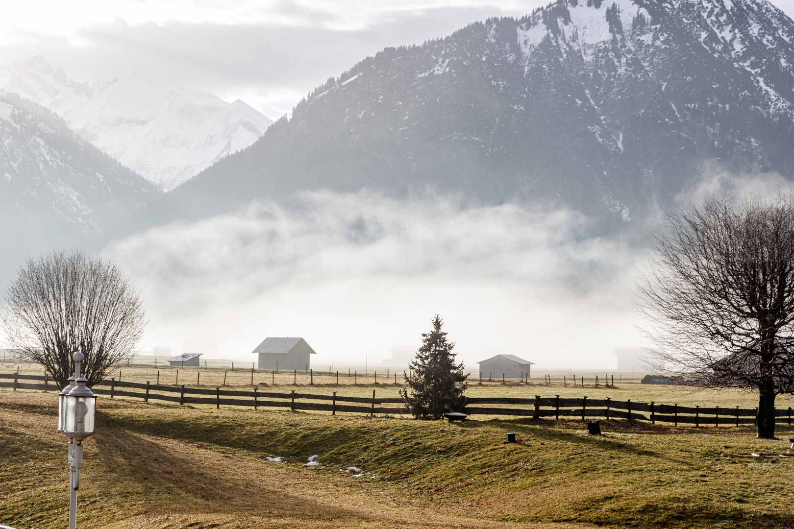 Nebelige Landschaft im Alpenvorland