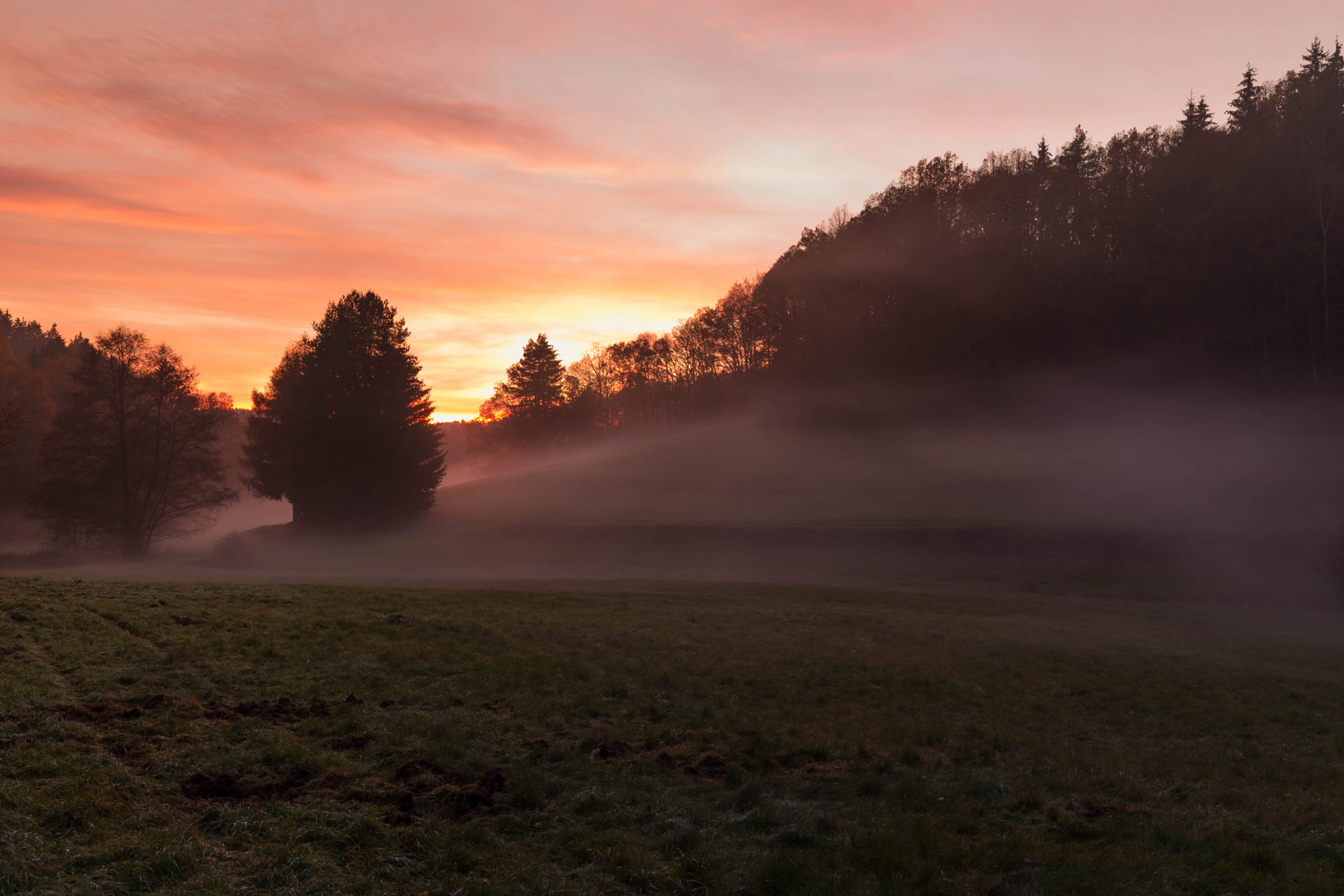 Nebeliger Sonnenuntergang