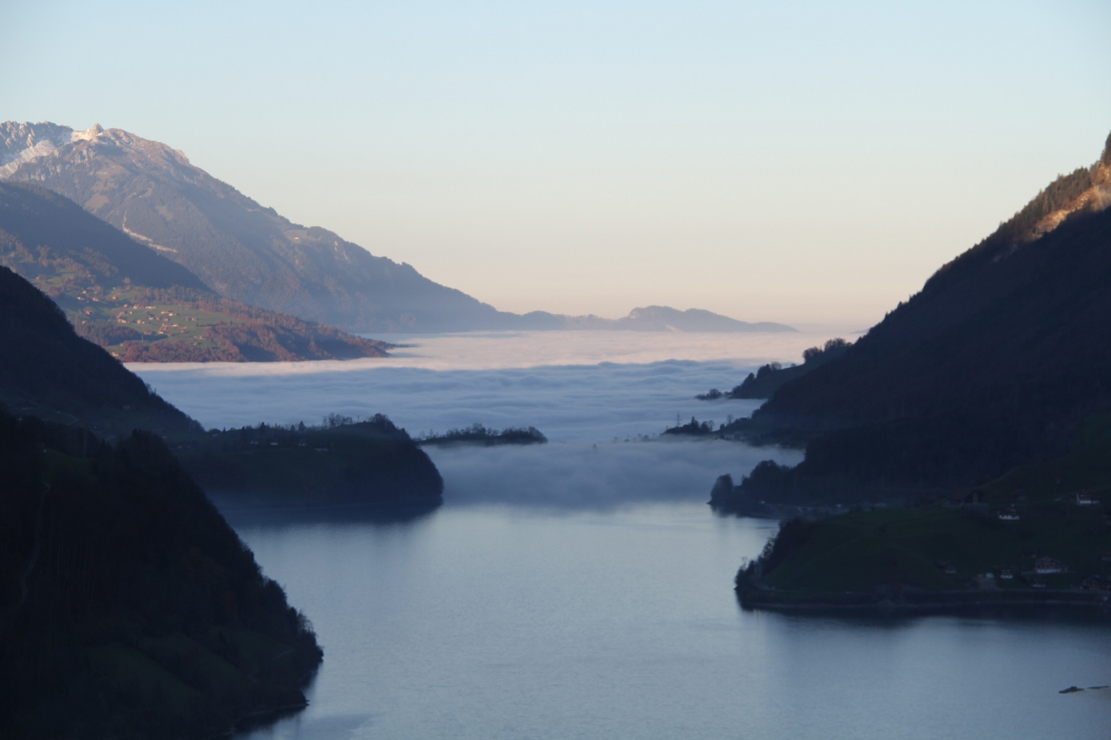 Nebelmeer am Lungerersee