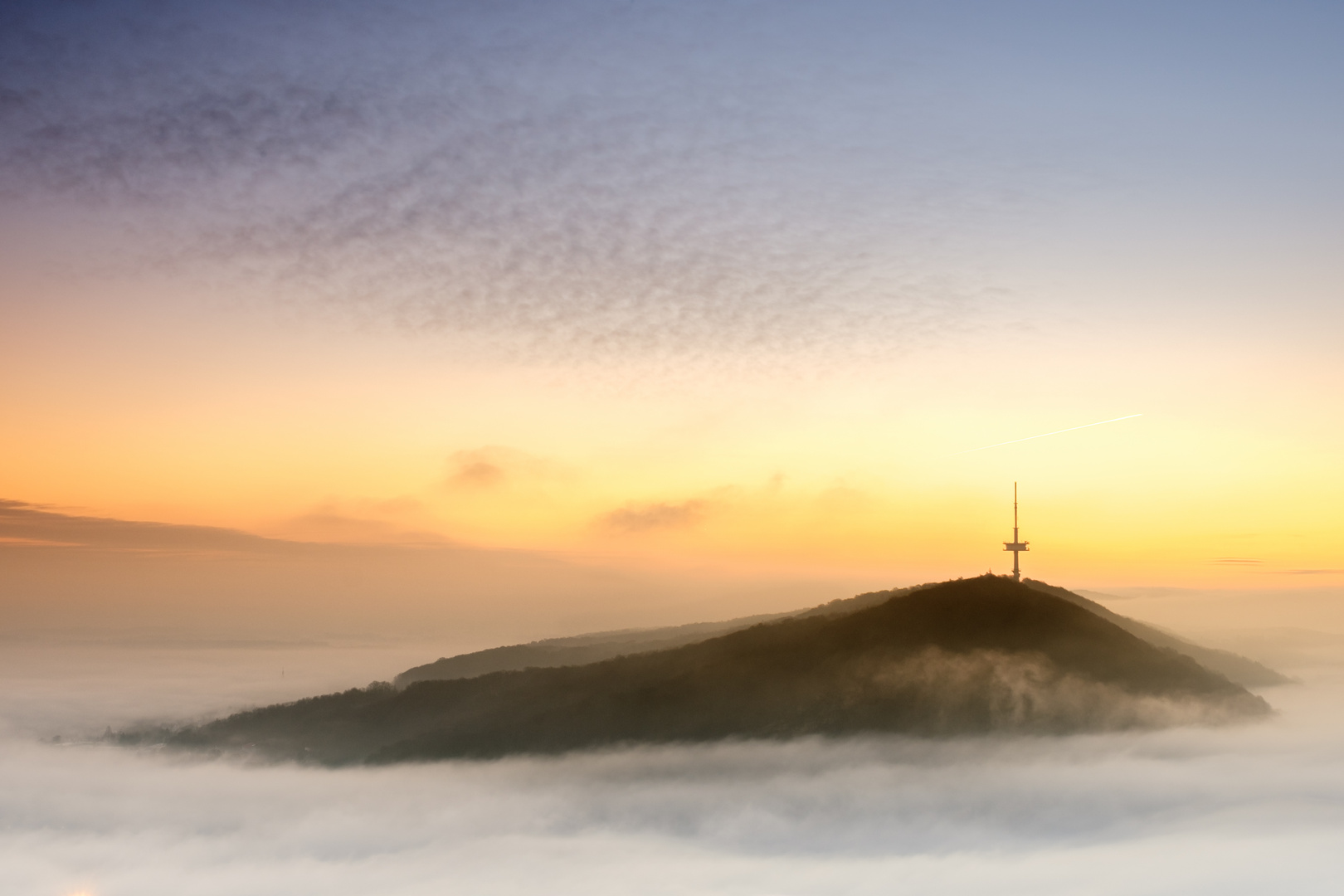 Nebelmeer an der Porta Westfalica kurz vor Sonnenaufgang