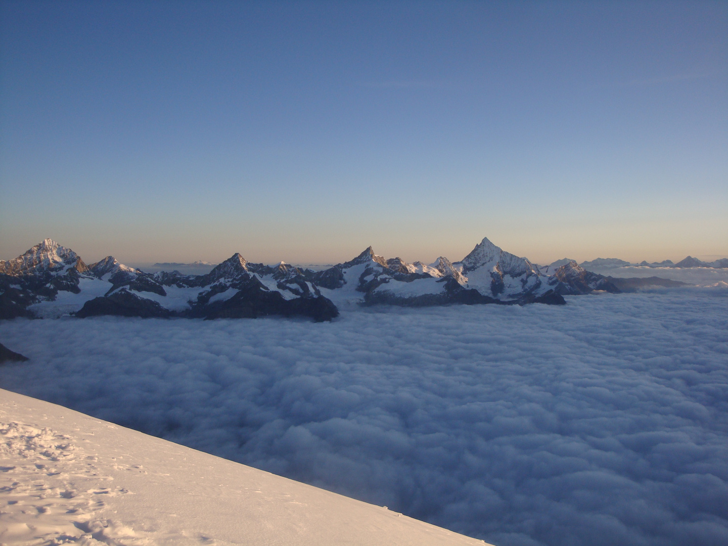 Nebelmeer in der Morgendämmerung