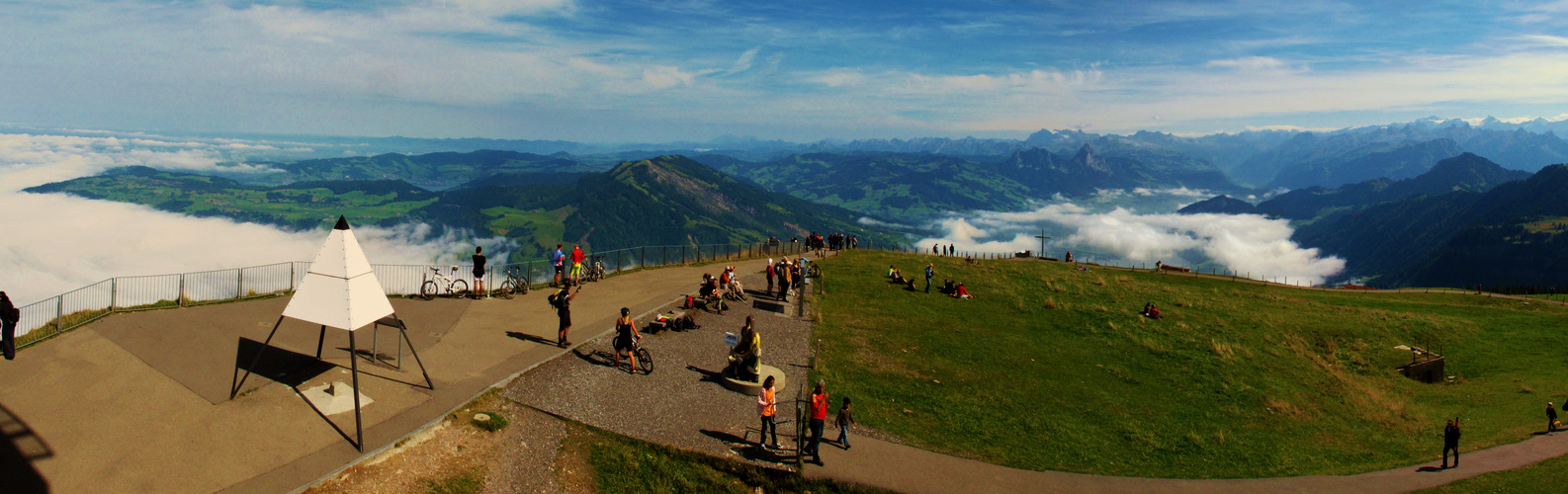 Nebelmeer unter dem Rigi Kulm