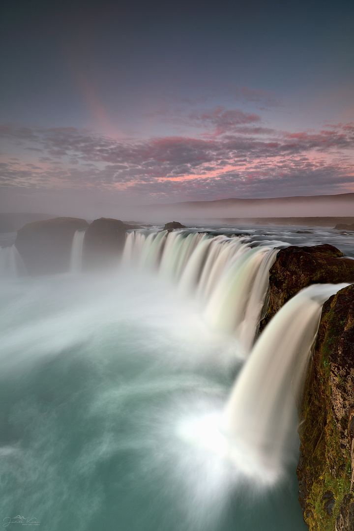 Nebelmorgen am Goðafoss