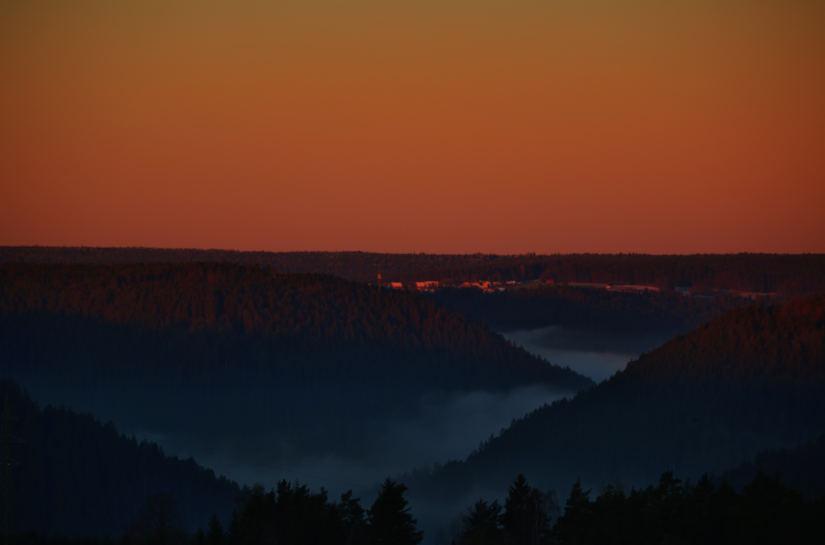 Nebelschlange im frühen Morgenlicht