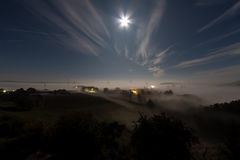 Nebelschleier und Mondlicht