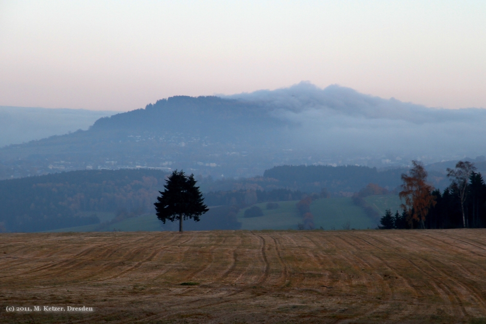 Nebelschwaden am Berg