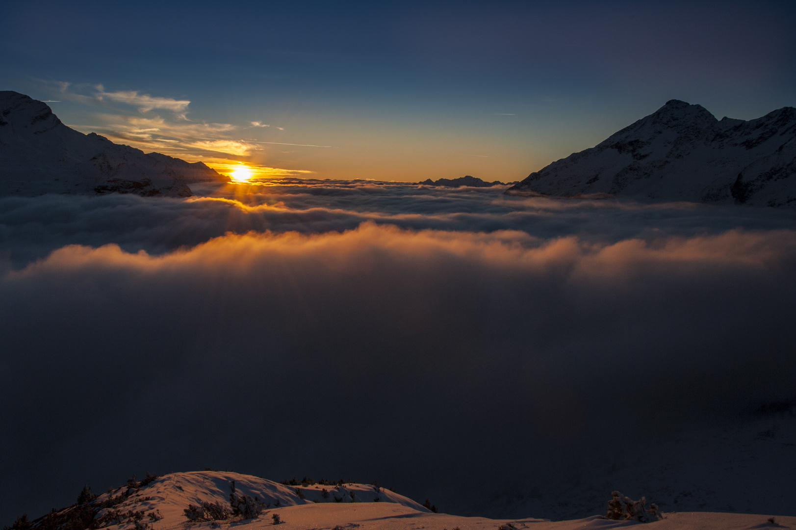 Nebelschwaden im Abendlicht